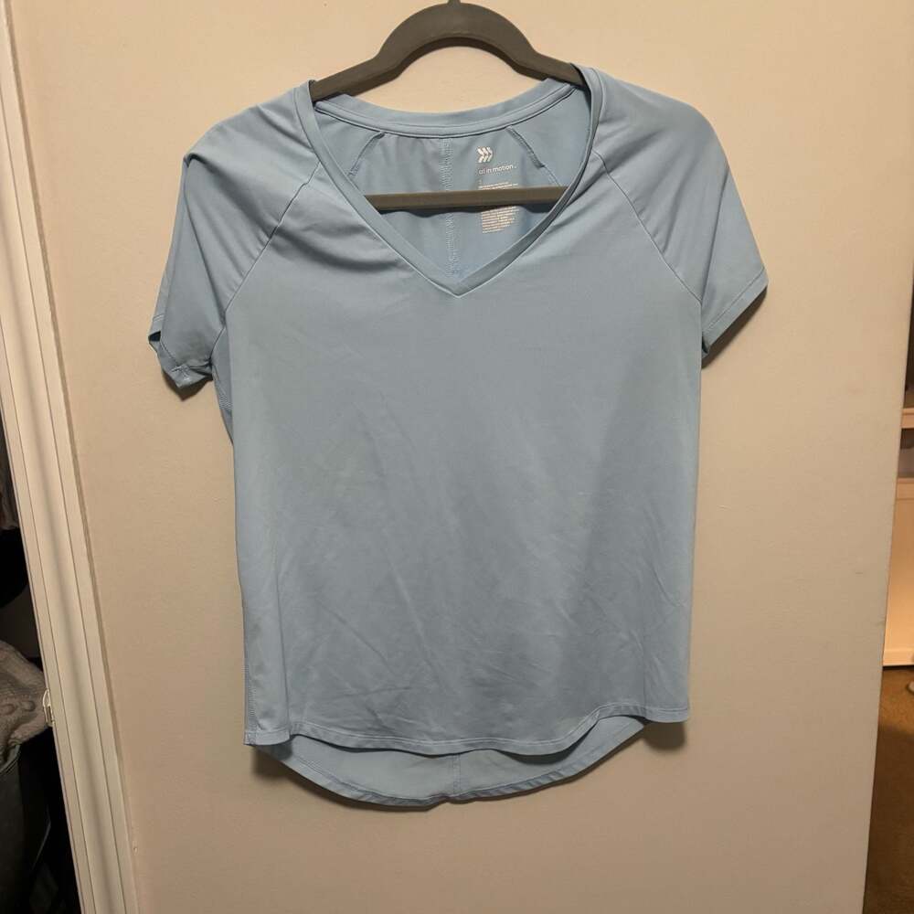All in Motion Women's Light Blue Short Sleeve V-Neck Activewear Shirt Size Small